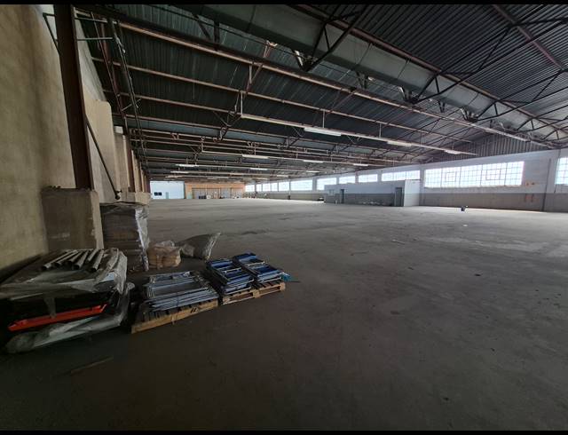 2,800M² WAREHOUSE TO LET IN HERIOTDALE